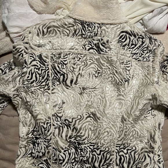 Bebe winter coat size medium. Faux leather and fur coat - Picture 3 of 5